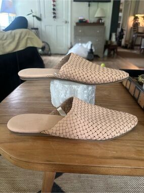 Universal Thread Blush Woven Slip-On Mules. Size 9.5
